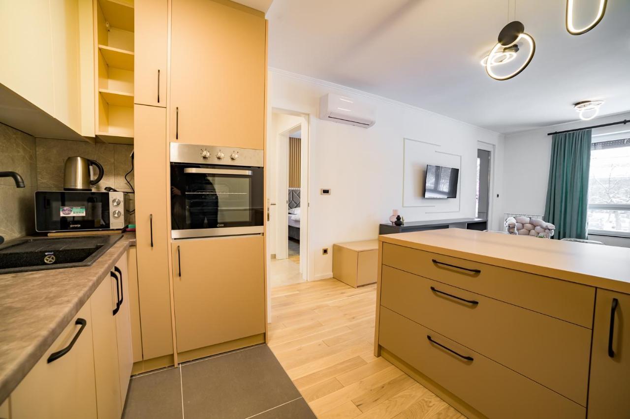 Apartman Epilux Tuzla Exterior photo